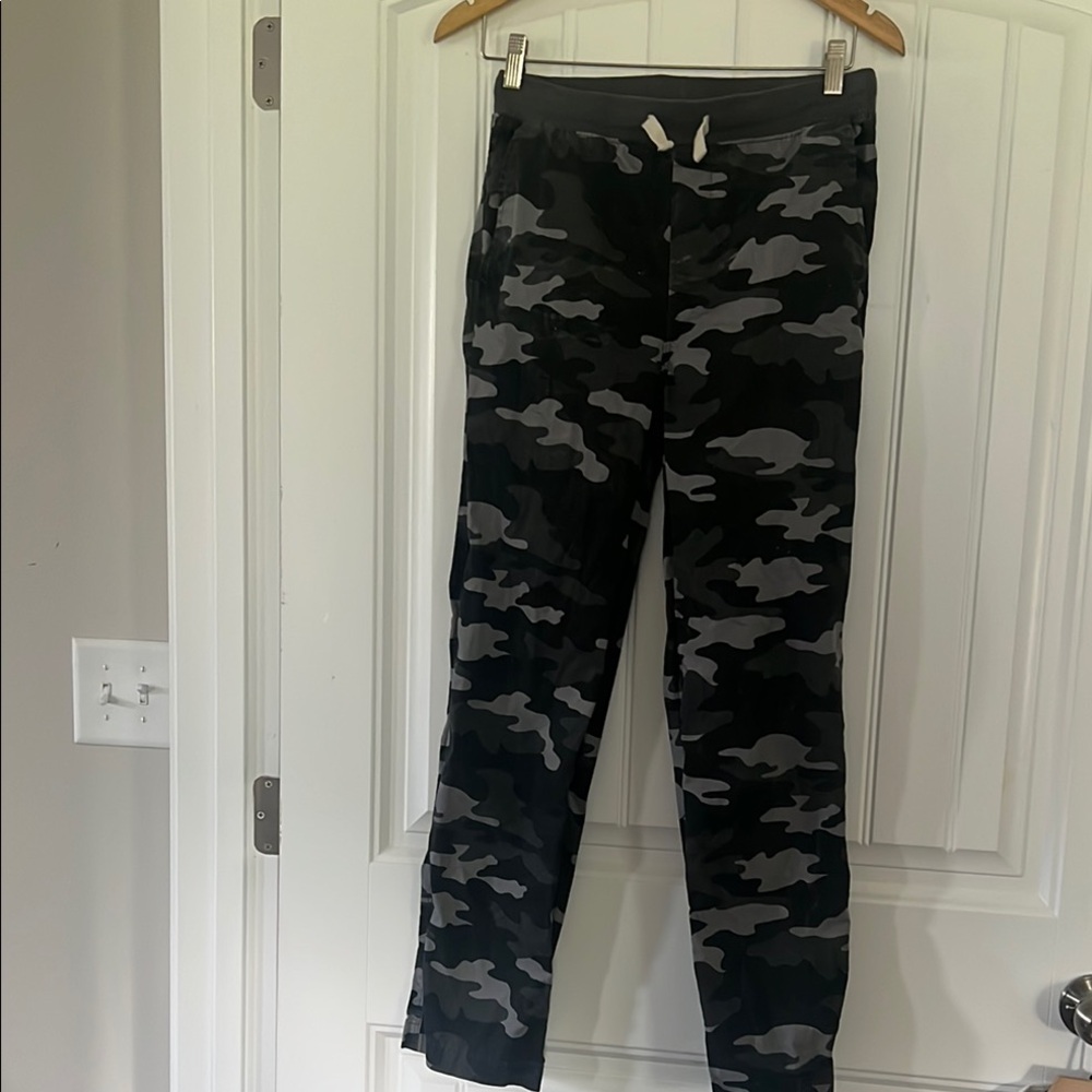 Lands' End camo joggers size Large